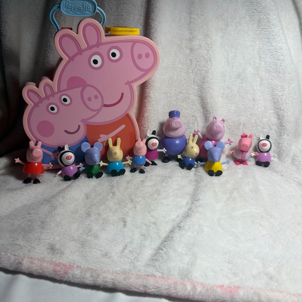 Peppa Pig Pink and Purple Playset with Figures